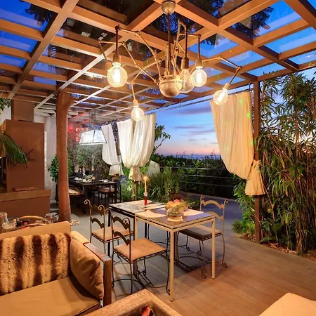 Boutique Art Homestay *